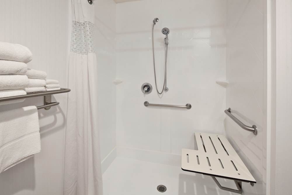 Hampton Inn & Suites Chino Hills - photo 18