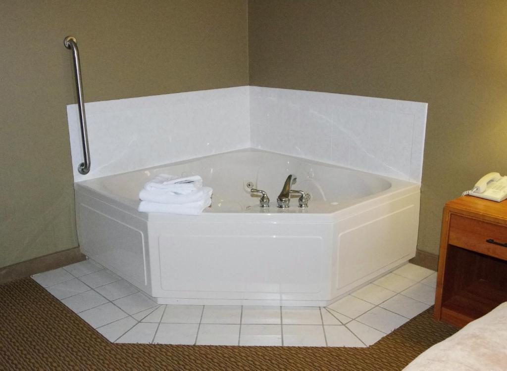 Red Lion Inn & Suites Grimes - photo 10