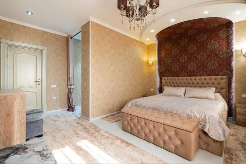 198 Expansive apartment with stunning views of downtown next to GRAND MIR HOTEL in Tashkent, Uzbekistan