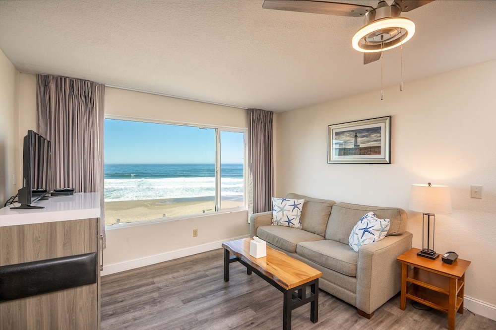 Sailor Jack's Oceanfront Inn - photo 40