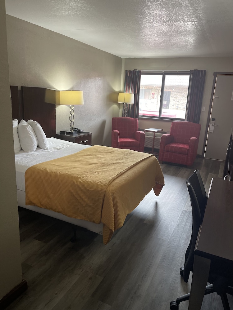 Royal Inn & Suites - photo 6