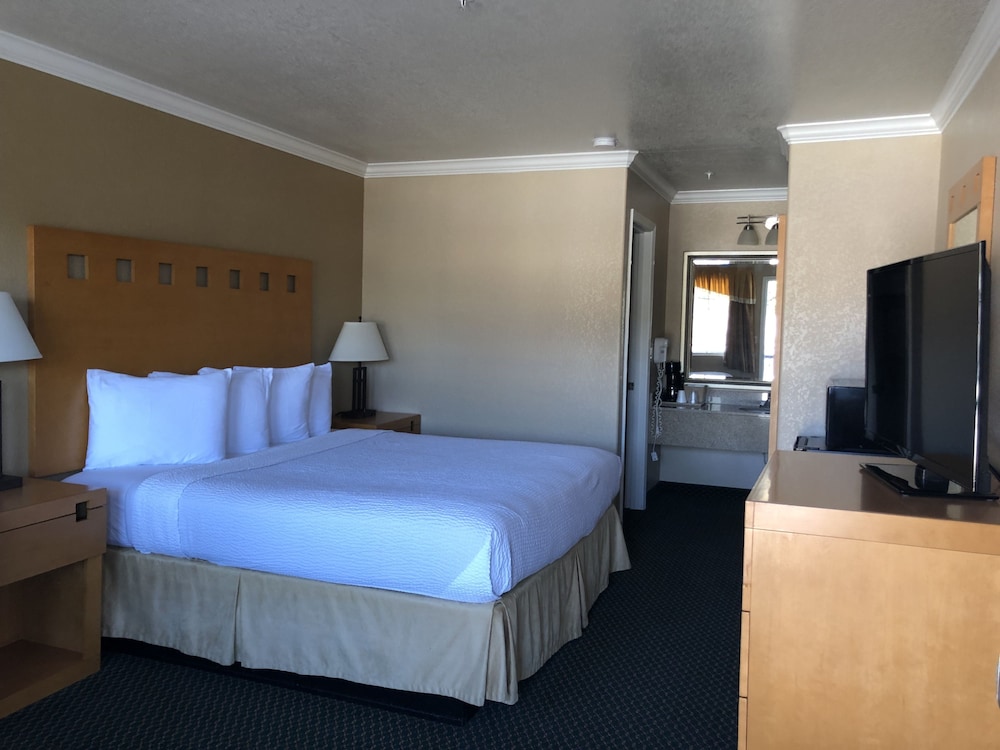Lake Point Lodge - photo 6