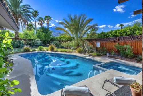 Padua Paradise 2BR Pool Hot Tub Mtn Views in Palm Springs, United States