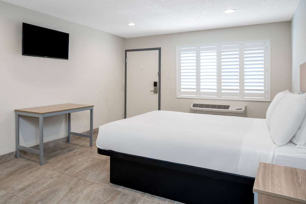Super 8 by Wyndham Bakersfield CA - photo 33