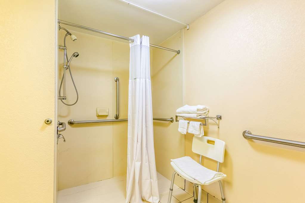 Econo Lodge Rocky Top - photo 12