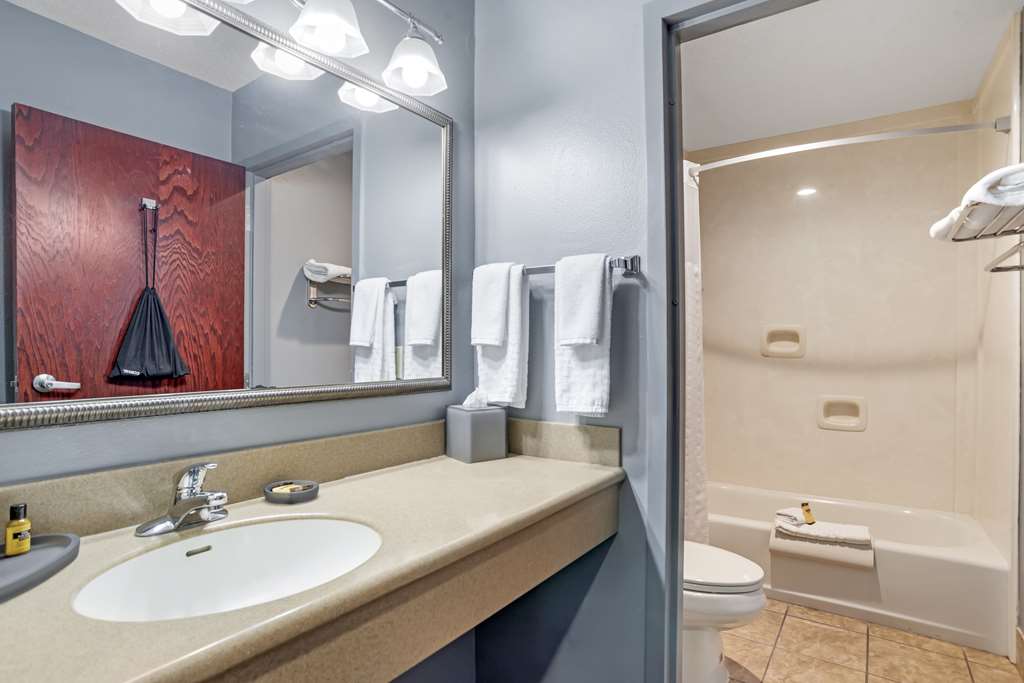 Best Western Plus Two Rivers Hotel & Suites - photo 34