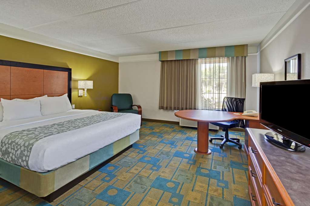 La Quinta Inn & Suites by Wyndham Ft. Lauderdale Airport - photo 17