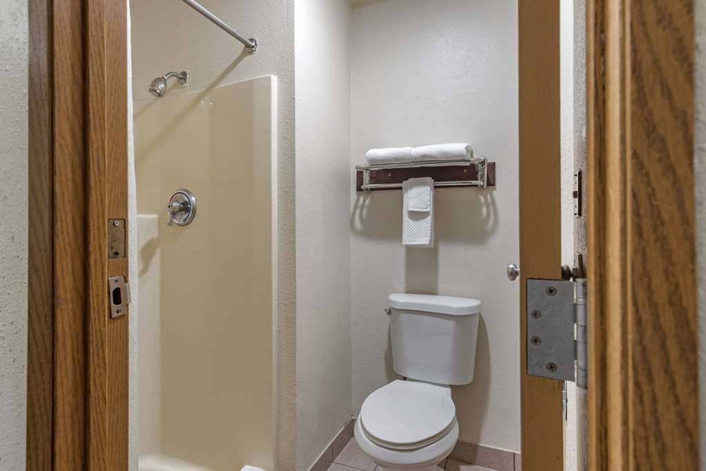 Econo Lodge Portland Airport - photo 18