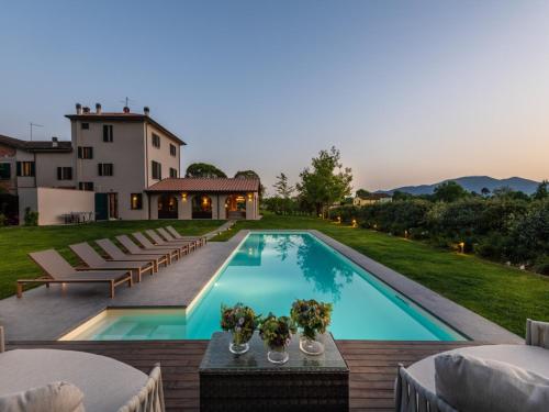 Villa in Tuscany near Pisa with Pool — 4-Star Luxury Hotel in Orentano, Italy