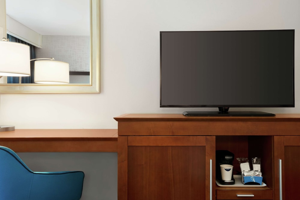 Hampton Inn & Suites Rosemont Chicago O'Hare - photo 17