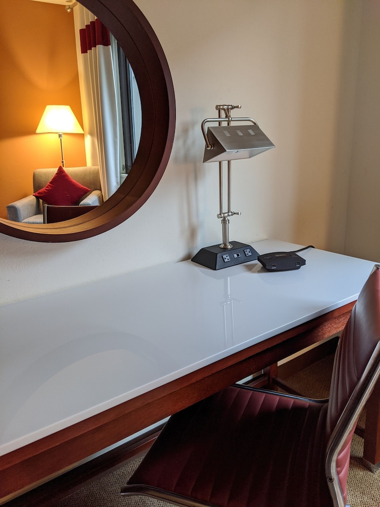 Four Points by Sheraton Boston Logan Airport Revere - photo 14