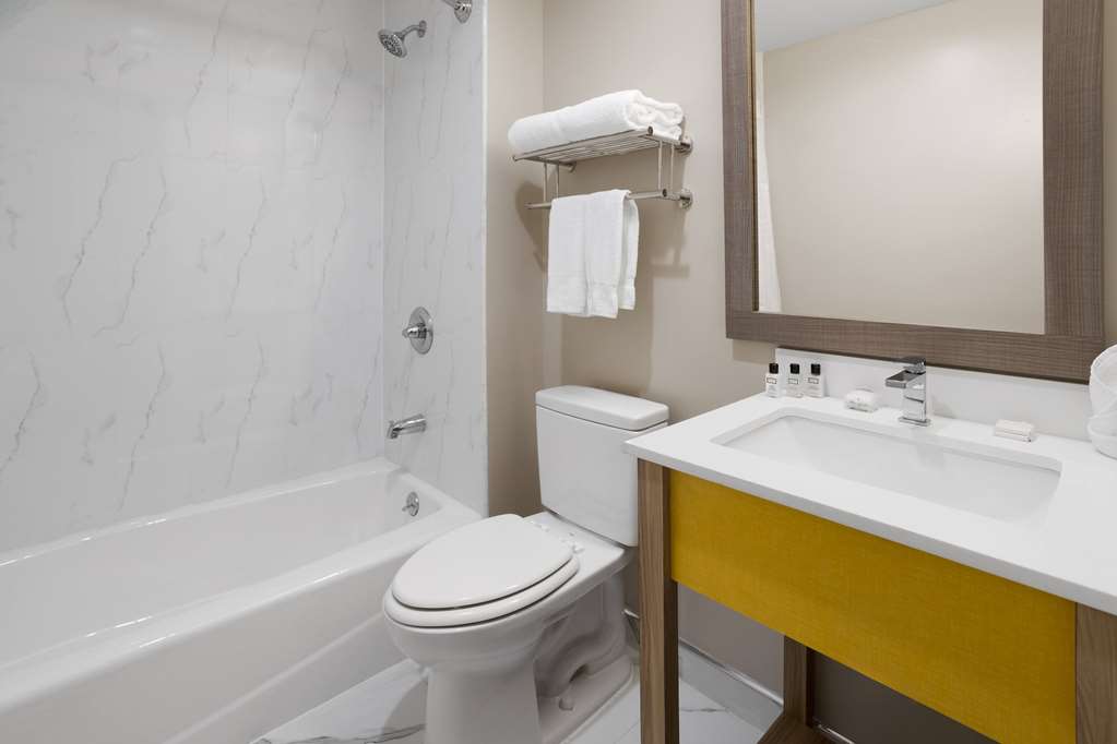 Days Inn by Wyndham Staten Island - photo 25