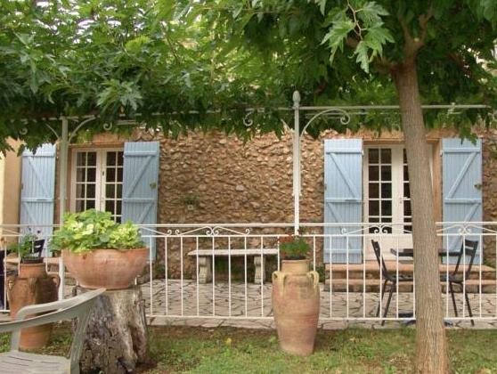 Au Bien Etre piscine chauffée — hotel in Villecroze