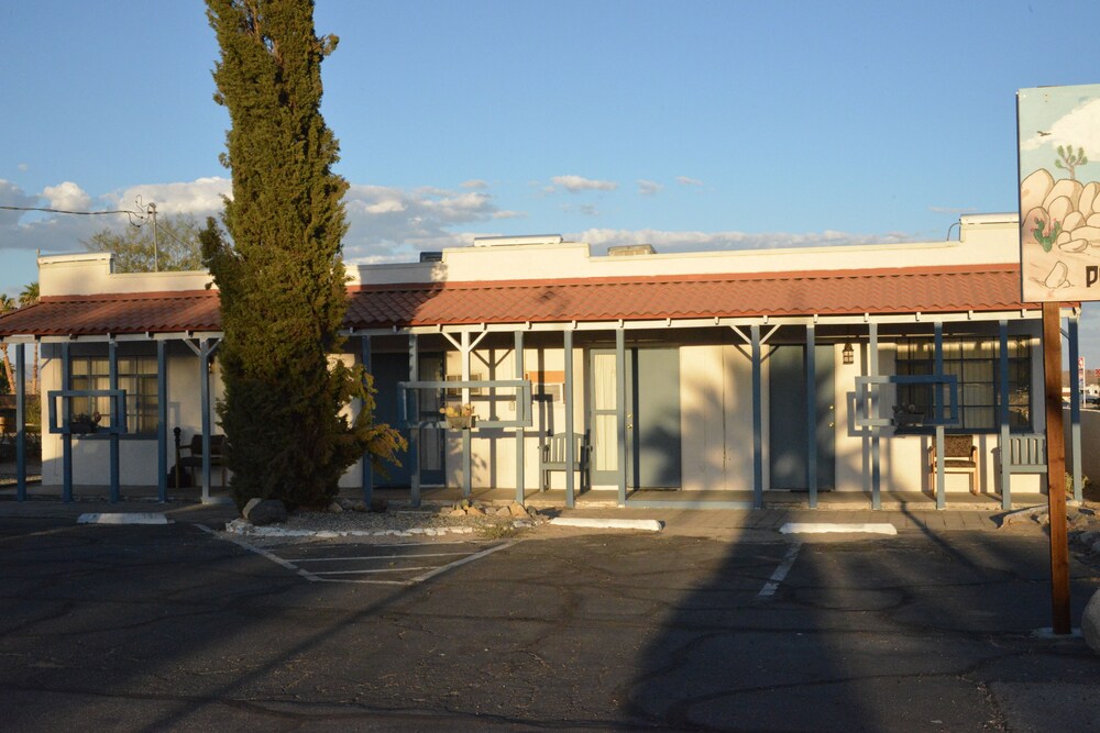Mojave Trails Inn and Suites - photo 2