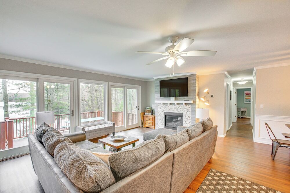 5 Mi to Mt Holiday Spacious Home with Lake Views — 4-Star Luxury Hotel in Traverse City, United States