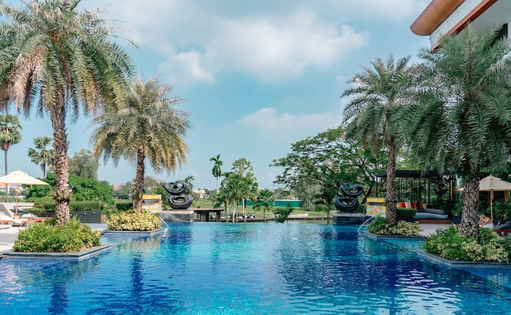 Hilton Bangkok Suvarnabhumi Golf Resort & Spa — 5-Star Luxury Hotel in Bangkok, Thailand