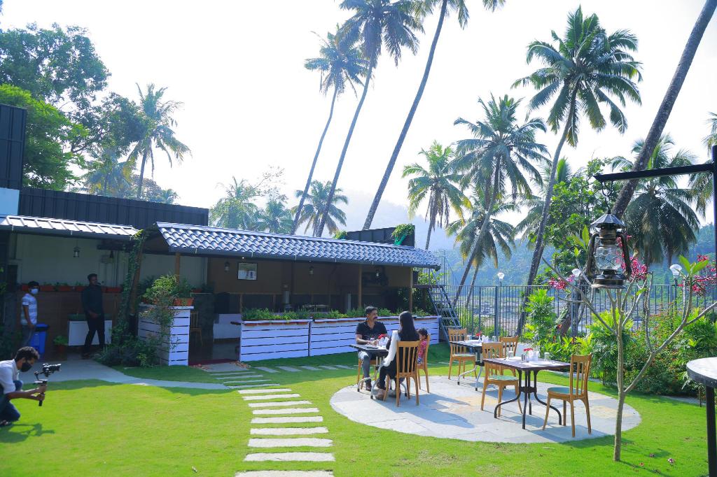 Athirappilly POLARIS Riverside Pool Resort — Alwaye — photo 3