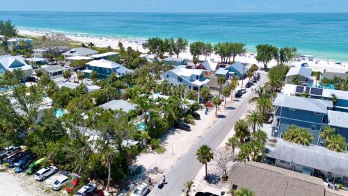 Sand And Sea 113 B in Anna Maria, United States