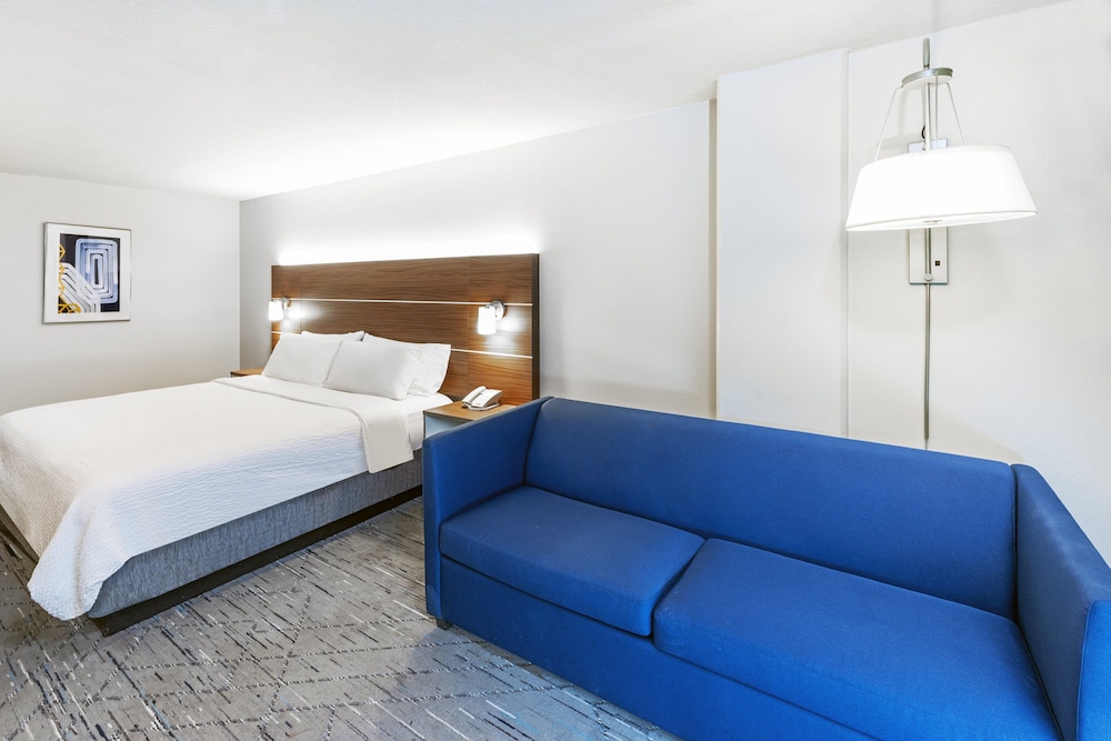 HI Express El Paso Downtown an IHG Hotel - photo 3