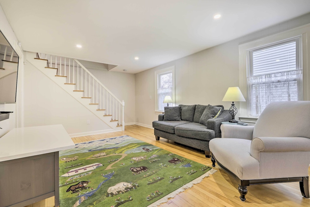 Charming Hamden Home 2 Mi To Yale University 17966887 — Hamden