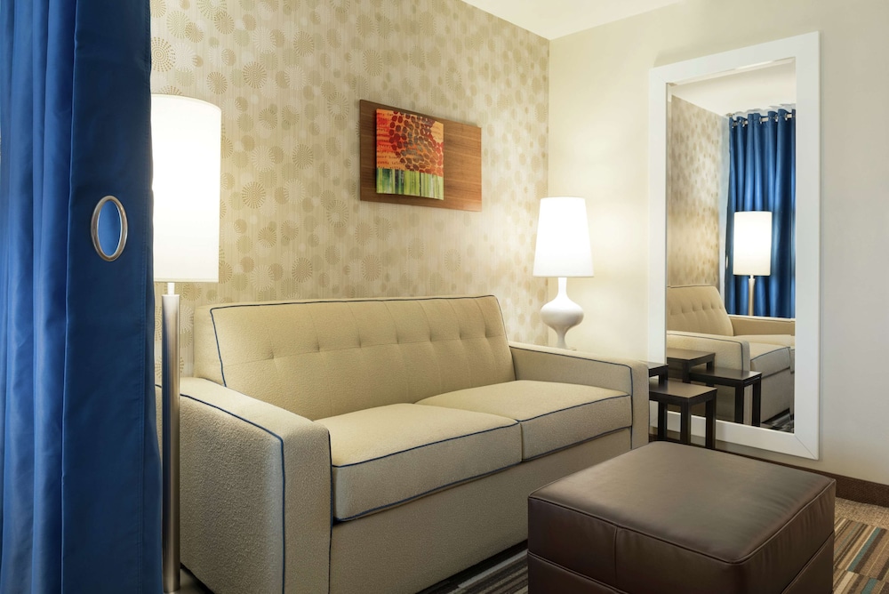 Home2 Suites by Hilton Milwaukee Airport - photo 16
