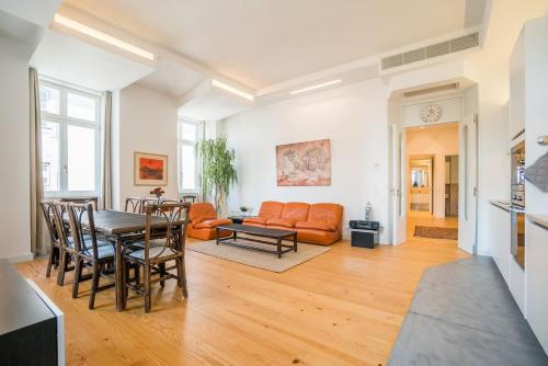 Spacious and Bright Apartment in Cais Sodre — 4-Star Luxury Hotel in Lisbon, Portugal