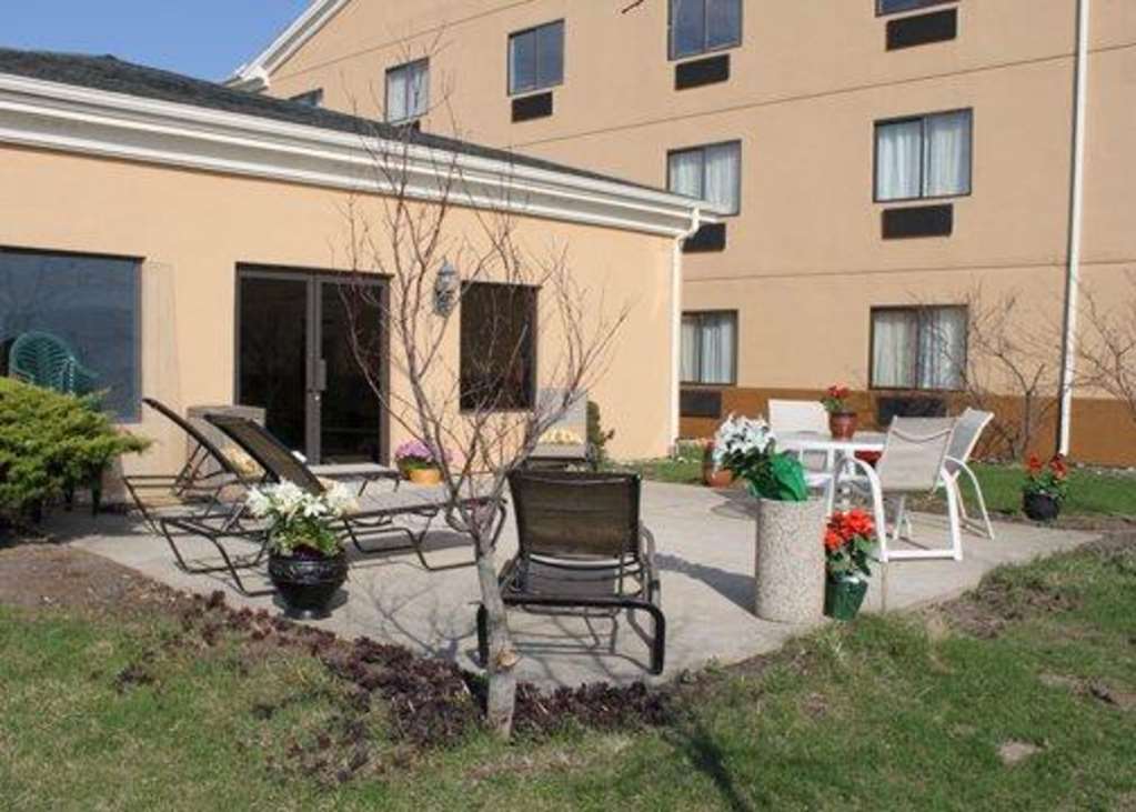 Econo Lodge Inn & Suites Monroe - photo 27