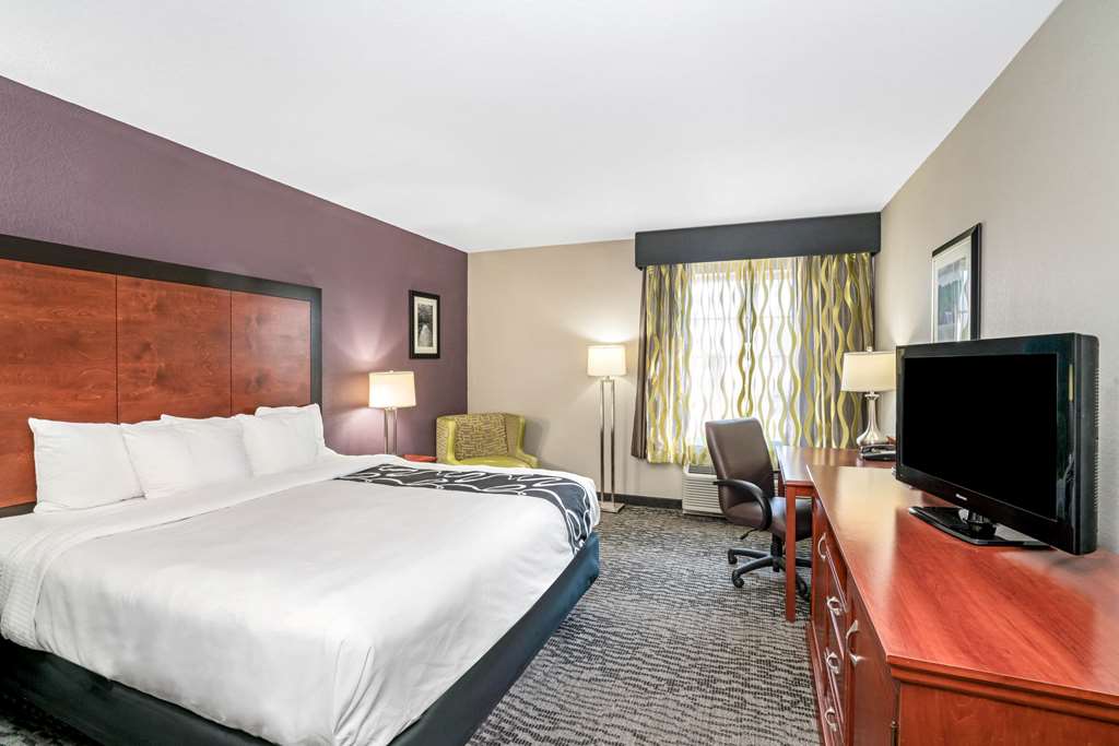 La Quinta Inn & Suites by Wyndham Knoxville North I 75 - photo 28