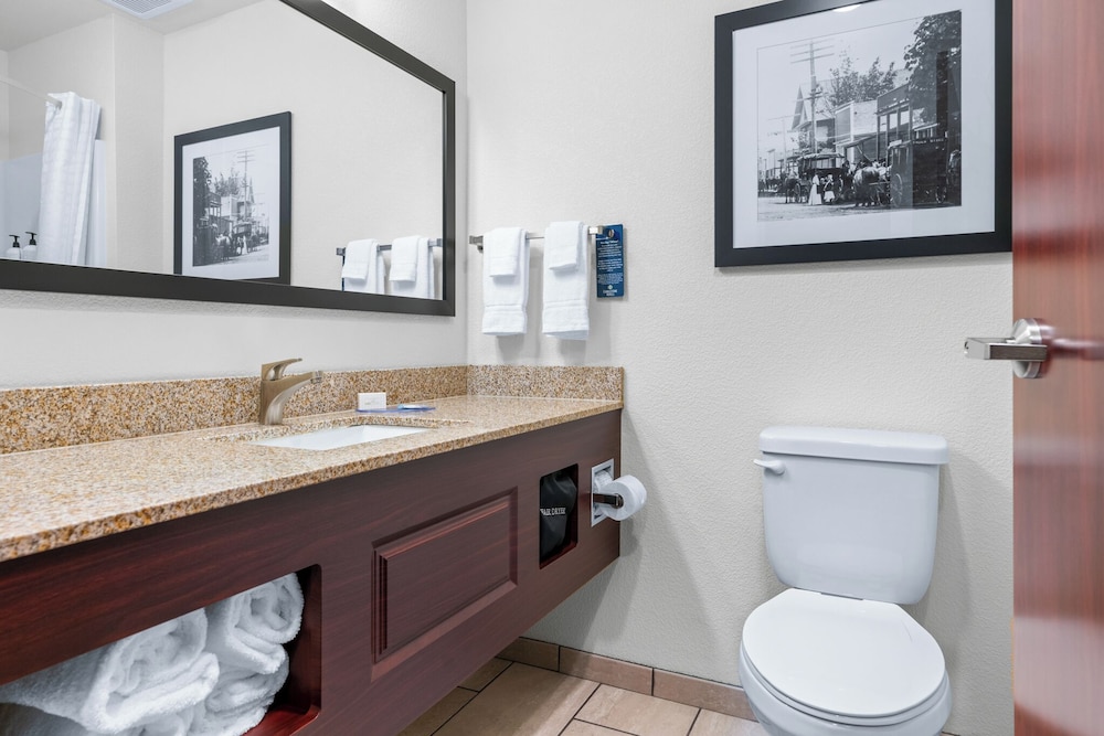 Cobblestone Hotel & Suites Lynden - photo 72