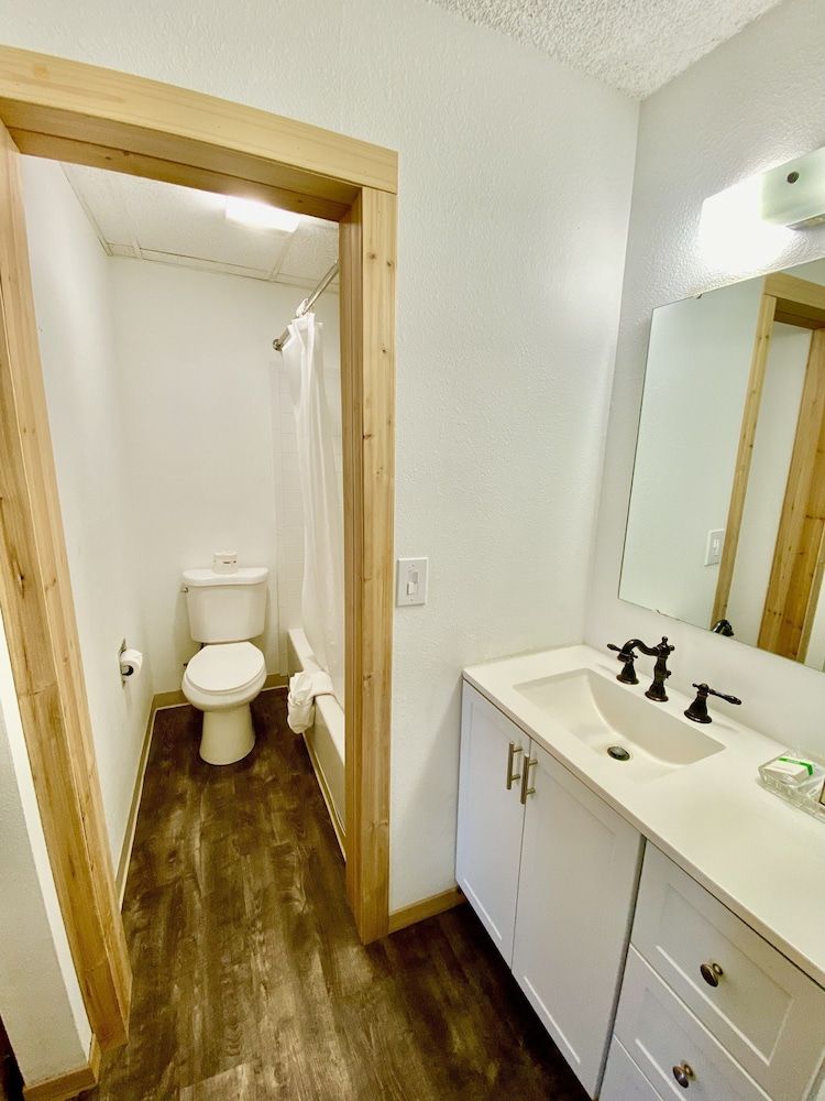 Old Montana Inn - photo 3