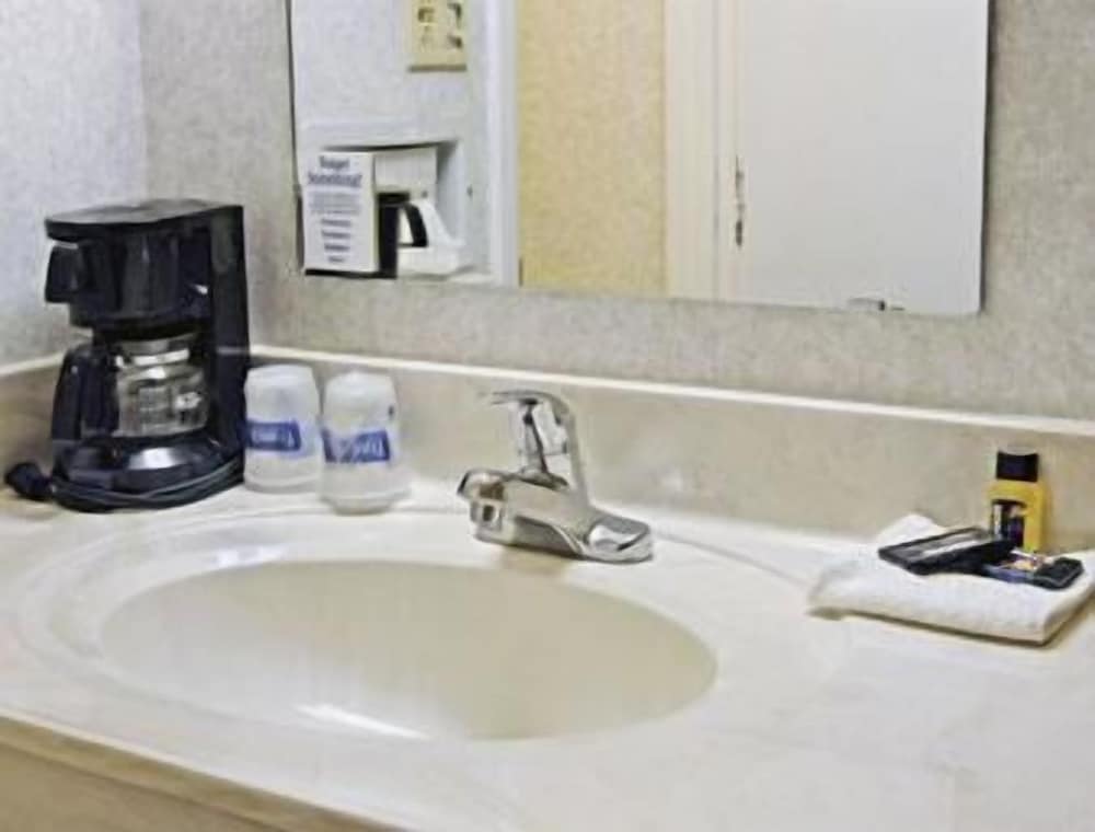 Farmington Inn - photo 23