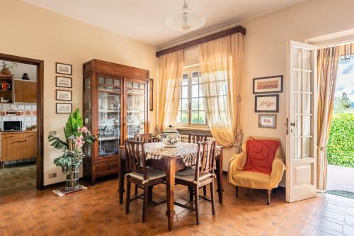 Tea Rose House — 4-Star Luxury Hotel in Capannori, Italy