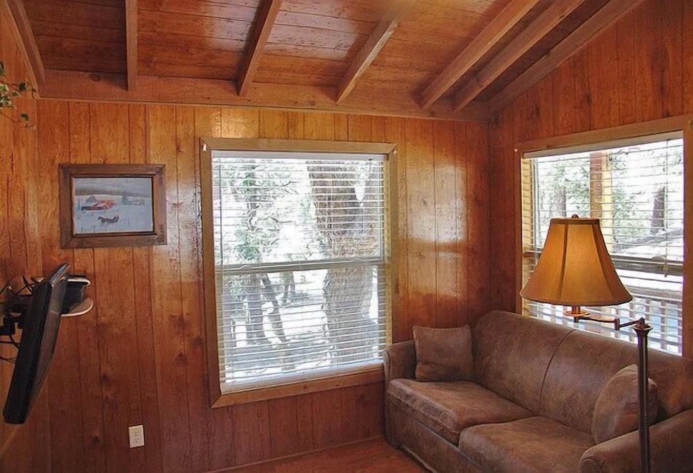Idyllwild RV Resort Caravan Park - photo 5