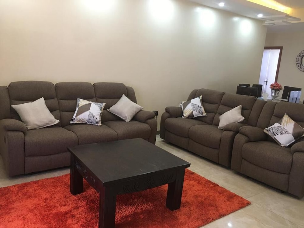 Lux Suites Silver Habor Apartments Kilimani — 4-Star Luxury Hotel in Nairobi, Kenya