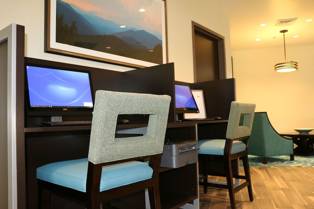 Holiday Inn Express & Suites Hendersonville SE Flat Rock by IHG - photo 18