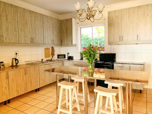 12 Greenpoint Guesthouse