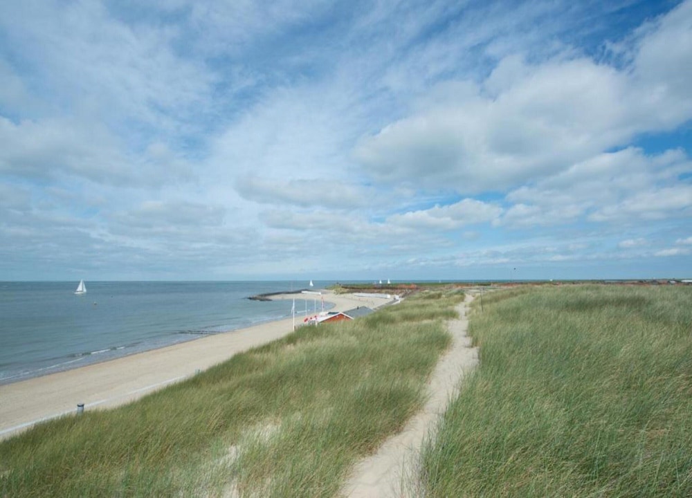 Welcome in Bovenappartement nabij het strand I Zuidstraat 111a Westkapelle — 4-Star Luxury Hotel in Westkapelle, Netherlands