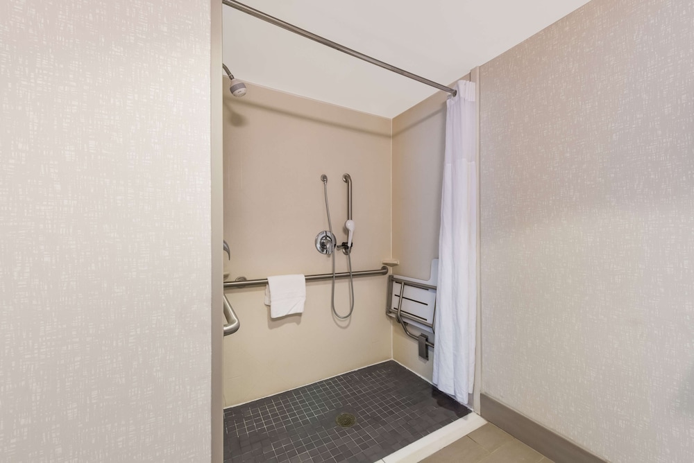 Hampton Inn & Suites Charlotte Airport - photo 30