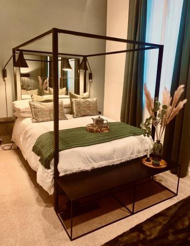 The Fifth Quarters Grade II Listed Apartment The Lace Market NG1 City Centre Nottingham Sleeps 4 — 4-Star Luxury Hotel in Nottingham, United Kingdom