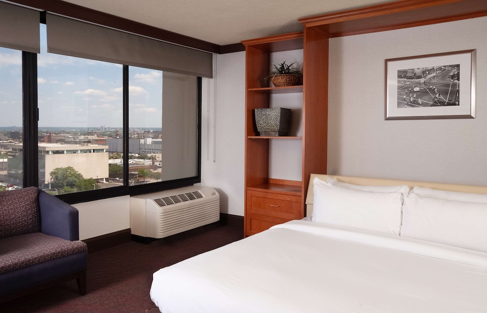 DoubleTree by Hilton Hotel Cleveland Downtown Lakeside - photo 6