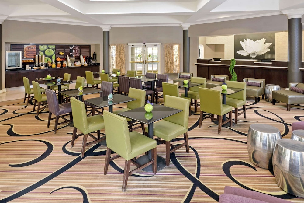 La Quinta Inn & Suites by Wyndham Houston West Park 10 - photo 20