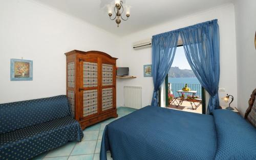 Eva Rooms