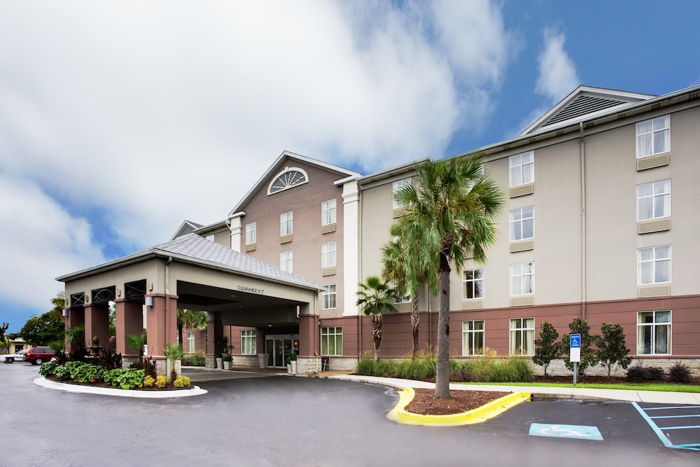 Holiday Inn Express & Suites Charleston Northwoods by IHG - photo 49