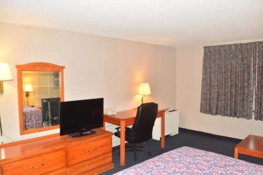 Elk Grove Hotel - photo 6