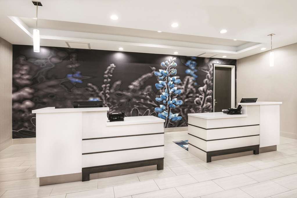 La Quinta Inn & Suites by Wyndham Odessa N. Sienna Tower - photo 6