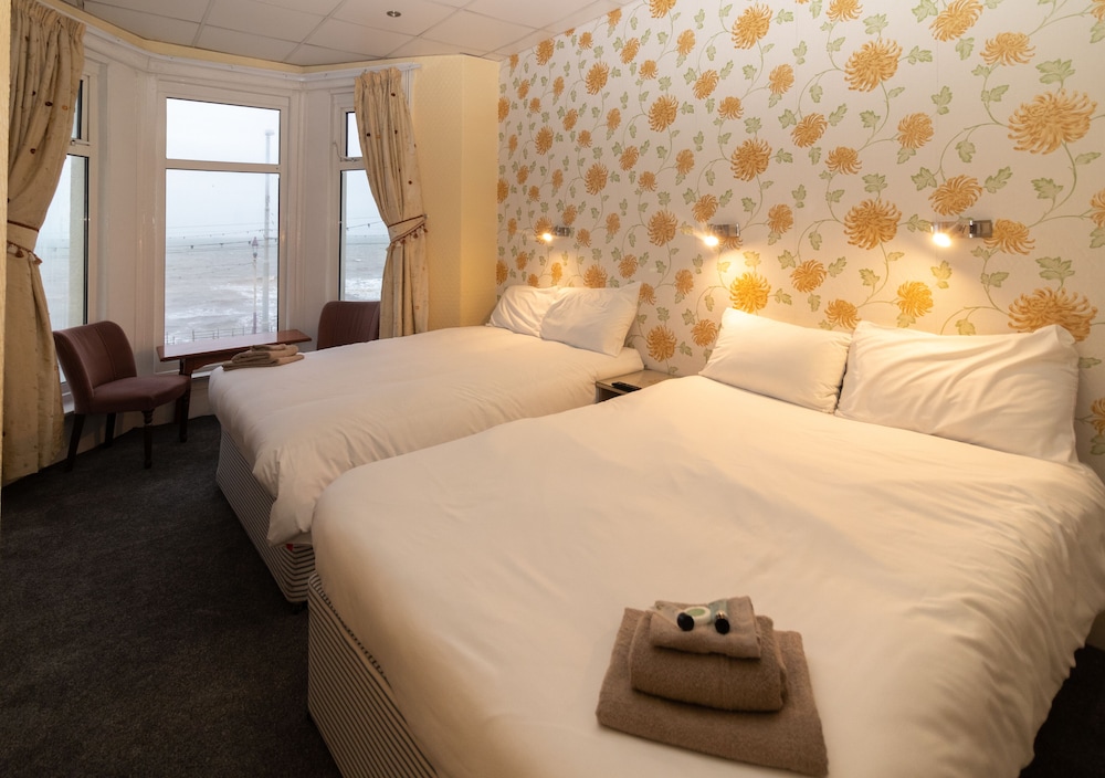 The Starlux Hotel — Blackpool — photo 4