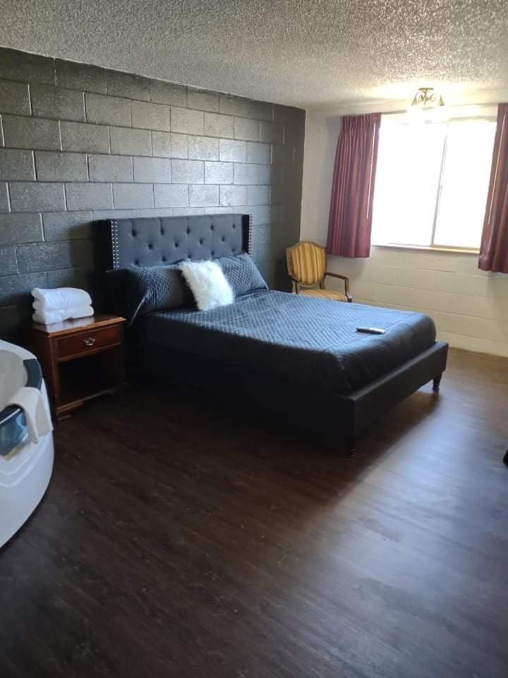 The Pines Motel - photo 10