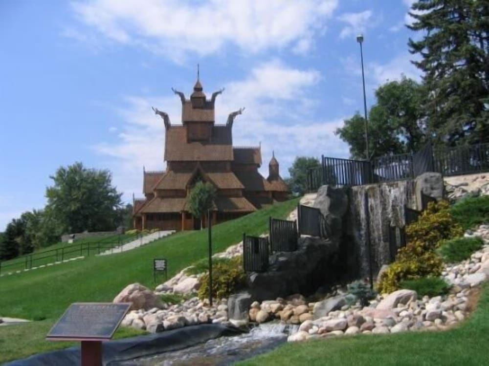 Super 8 by Wyndham Minot Airport - photo 30