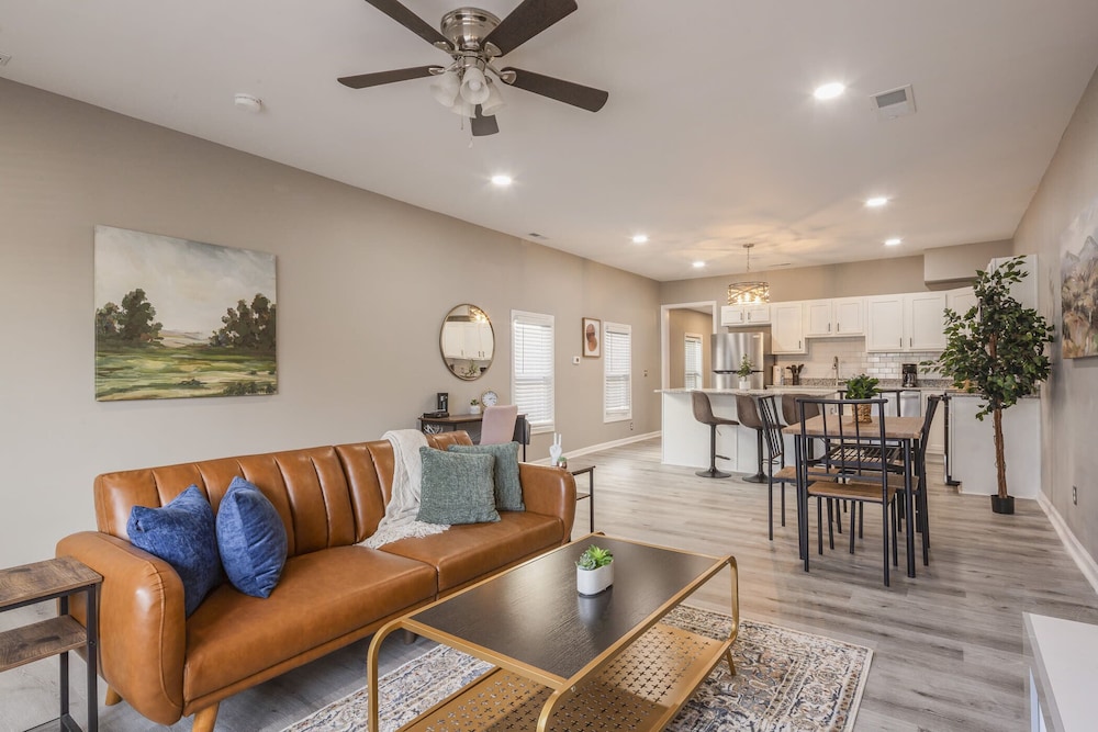 Newly renovated 4BR CozySuites - photo 27