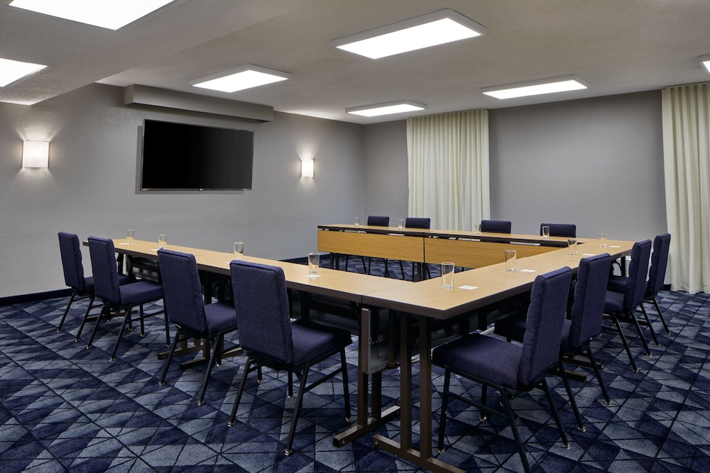 Courtyard by Marriott Memphis Airport - photo 35
